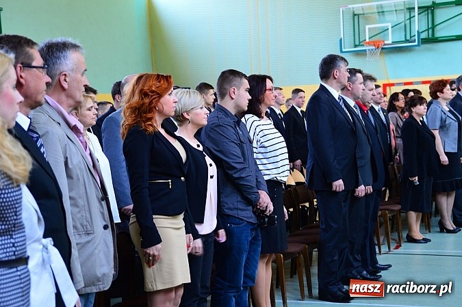 Zdjęcie w galerii na portalu naszraciborz.pl: Absolwenci Mechanika odebrali świadectwa ukończenia szkoły wiadomości z regionu