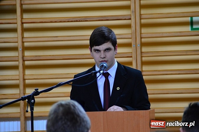 Zdjęcie w galerii na portalu naszraciborz.pl: Absolwenci Mechanika odebrali świadectwa ukończenia szkoły wiadomości z regionu