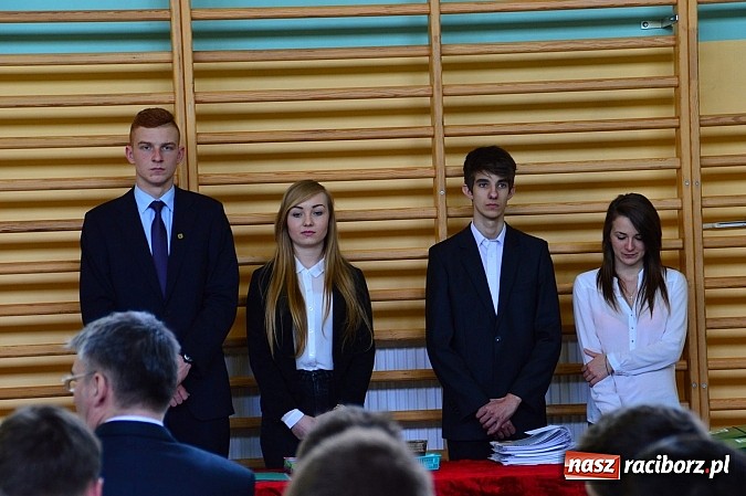 Zdjęcie w galerii na portalu naszraciborz.pl: Absolwenci Mechanika odebrali świadectwa ukończenia szkoły wiadomości z regionu