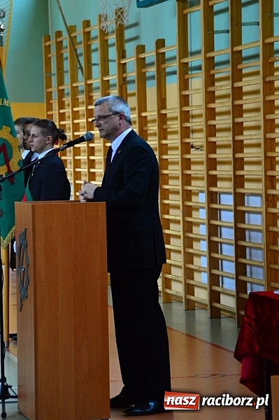 Zdjęcie w galerii na portalu naszraciborz.pl: Absolwenci Mechanika odebrali świadectwa ukończenia szkoły wiadomości z regionu