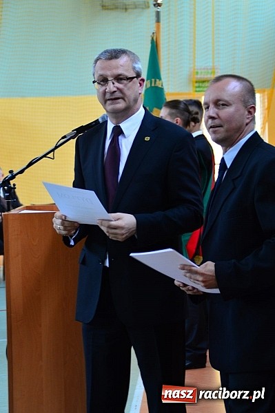 Zdjęcie w galerii na portalu naszraciborz.pl: Absolwenci Mechanika odebrali świadectwa ukończenia szkoły wiadomości z regionu