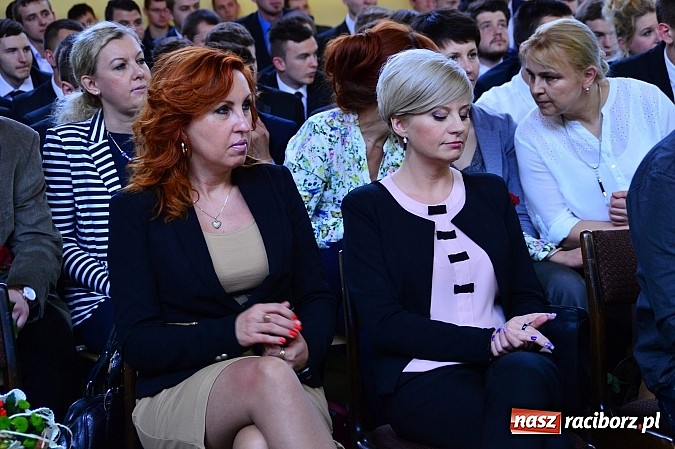 Zdjęcie w galerii na portalu naszraciborz.pl: Absolwenci Mechanika odebrali świadectwa ukończenia szkoły wiadomości z regionu