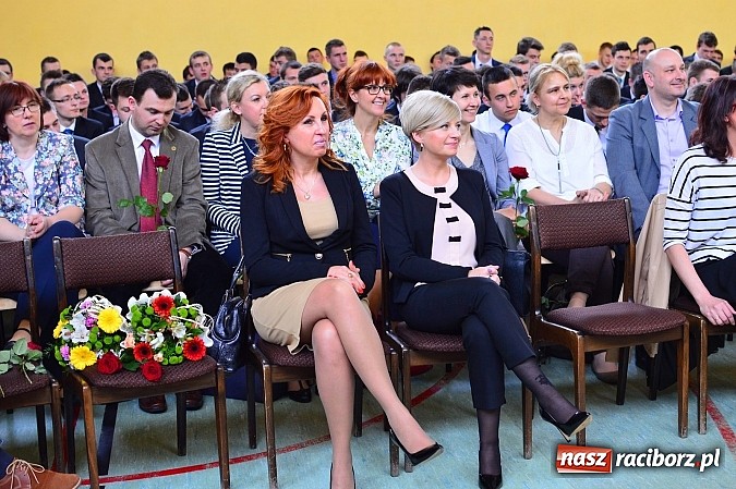 Zdjęcie w galerii na portalu naszraciborz.pl: Absolwenci Mechanika odebrali świadectwa ukończenia szkoły wiadomości z regionu