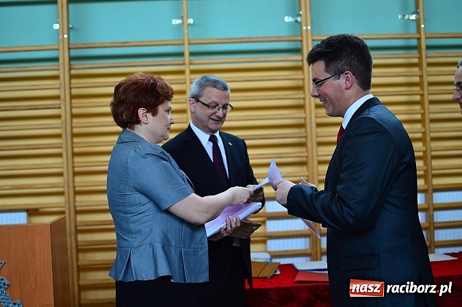 Zdjęcie w galerii na portalu naszraciborz.pl: Absolwenci Mechanika odebrali świadectwa ukończenia szkoły wiadomości z regionu