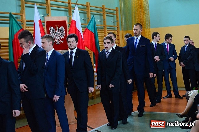 Zdjęcie w galerii na portalu naszraciborz.pl: Absolwenci Mechanika odebrali świadectwa ukończenia szkoły wiadomości z regionu