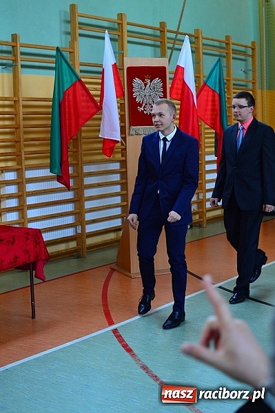 Zdjęcie w galerii na portalu naszraciborz.pl: Absolwenci Mechanika odebrali świadectwa ukończenia szkoły wiadomości z regionu