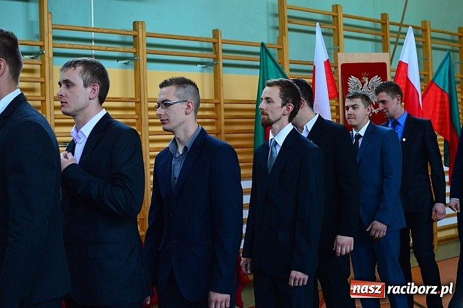 Zdjęcie w galerii na portalu naszraciborz.pl: Absolwenci Mechanika odebrali świadectwa ukończenia szkoły wiadomości z regionu