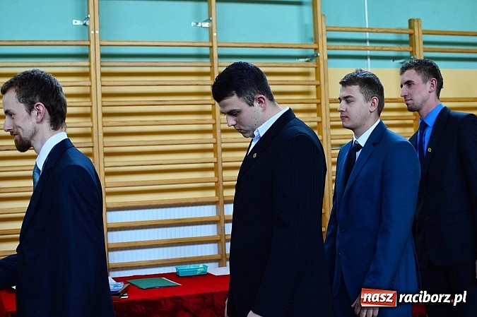 Zdjęcie w galerii na portalu naszraciborz.pl: Absolwenci Mechanika odebrali świadectwa ukończenia szkoły wiadomości z regionu
