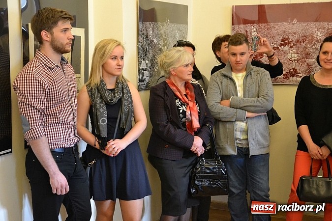 Zdjęcie w galerii na portalu naszraciborz.pl: Grafiki członk&oacute;w Koła Naukowego GRAFIT - na zamku otwarto nową wystawę wiadomości z regionu