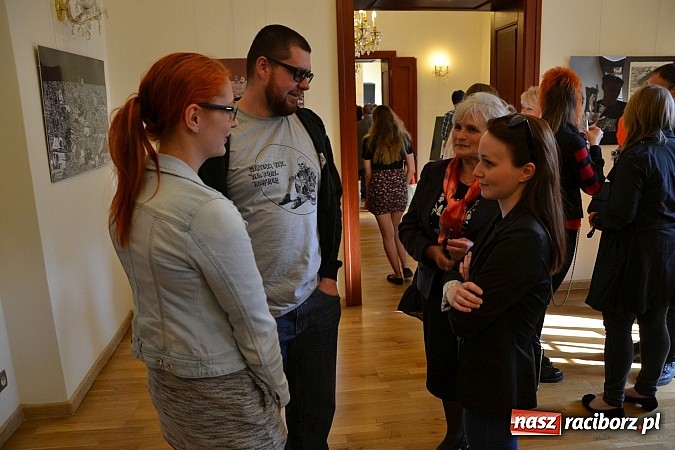 Zdjęcie w galerii na portalu naszraciborz.pl: Grafiki członk&oacute;w Koła Naukowego GRAFIT - na zamku otwarto nową wystawę wiadomości z regionu