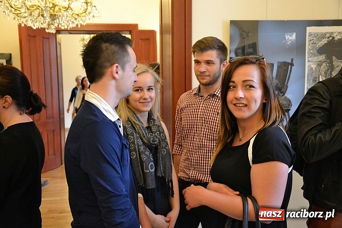 Zdjęcie w galerii na portalu naszraciborz.pl: Grafiki członk&oacute;w Koła Naukowego GRAFIT - na zamku otwarto nową wystawę wiadomości z regionu