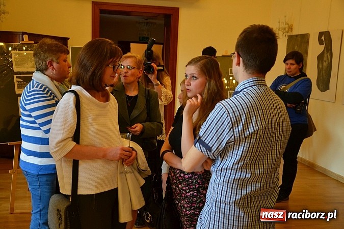 Zdjęcie w galerii na portalu naszraciborz.pl: Grafiki członk&oacute;w Koła Naukowego GRAFIT - na zamku otwarto nową wystawę wiadomości z regionu