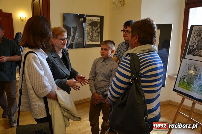 Zdjęcie w galerii na portalu naszraciborz.pl: Grafiki członk&oacute;w Koła Naukowego GRAFIT - na zamku otwarto nową wystawę wiadomości z regionu