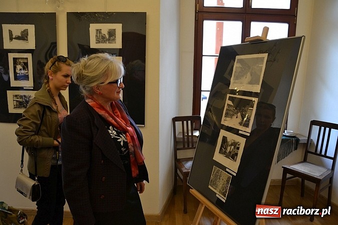 Zdjęcie w galerii na portalu naszraciborz.pl: Grafiki członk&oacute;w Koła Naukowego GRAFIT - na zamku otwarto nową wystawę wiadomości z regionu