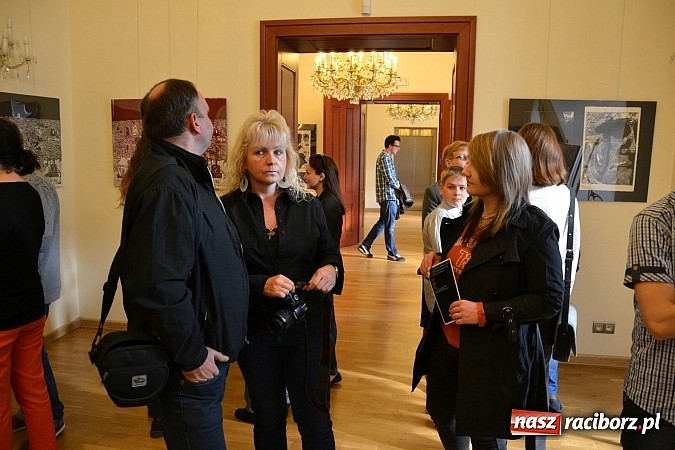 Zdjęcie w galerii na portalu naszraciborz.pl: Grafiki członk&oacute;w Koła Naukowego GRAFIT - na zamku otwarto nową wystawę wiadomości z regionu