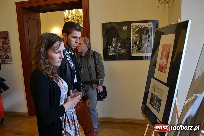 Zdjęcie w galerii na portalu naszraciborz.pl: Grafiki członk&oacute;w Koła Naukowego GRAFIT - na zamku otwarto nową wystawę wiadomości z regionu