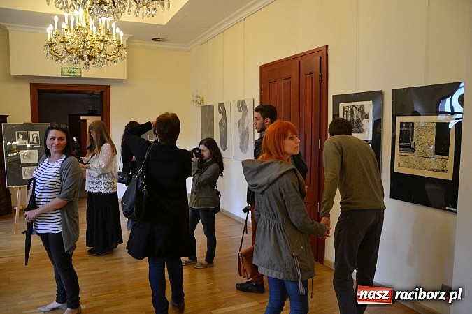 Zdjęcie w galerii na portalu naszraciborz.pl: Grafiki członk&oacute;w Koła Naukowego GRAFIT - na zamku otwarto nową wystawę wiadomości z regionu