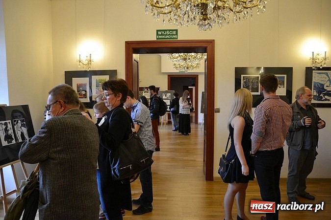 Zdjęcie w galerii na portalu naszraciborz.pl: Grafiki członk&oacute;w Koła Naukowego GRAFIT - na zamku otwarto nową wystawę wiadomości z regionu