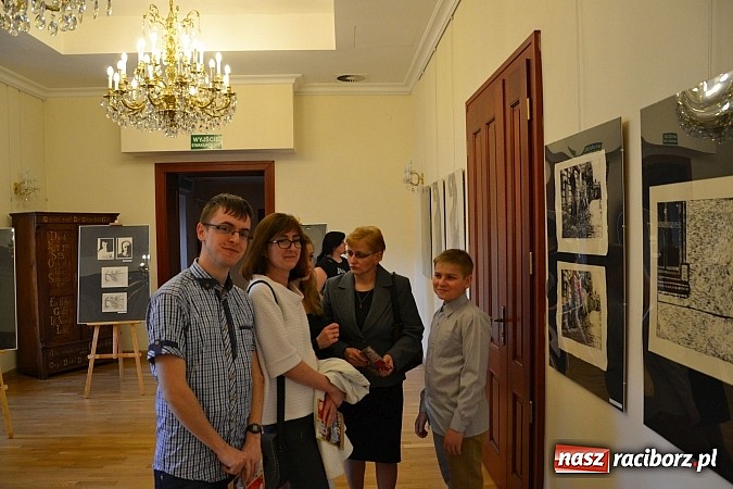 Zdjęcie w galerii na portalu naszraciborz.pl: Grafiki członk&oacute;w Koła Naukowego GRAFIT - na zamku otwarto nową wystawę wiadomości z regionu