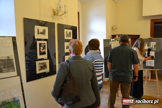 Zdjęcie w galerii na portalu naszraciborz.pl: Grafiki członk&oacute;w Koła Naukowego GRAFIT - na zamku otwarto nową wystawę wiadomości z regionu