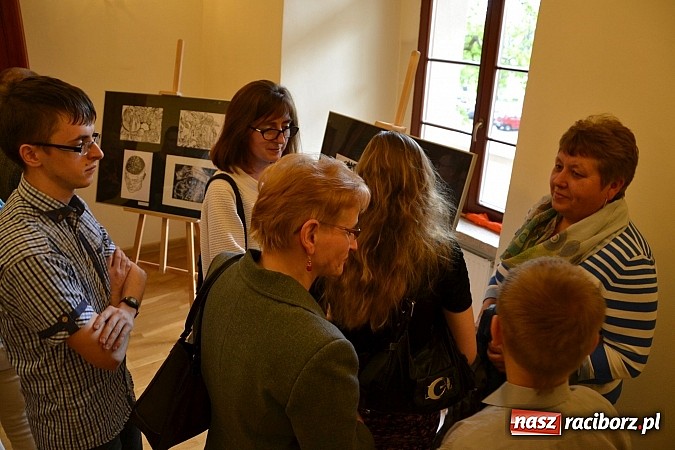 Zdjęcie w galerii na portalu naszraciborz.pl: Grafiki członk&oacute;w Koła Naukowego GRAFIT - na zamku otwarto nową wystawę wiadomości z regionu