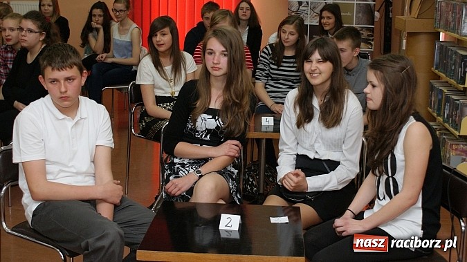 Zdjęcie w galerii na portalu naszraciborz.pl: Tw&oacute;rcze zmagania i wyzwania w książnicy wiadomości z regionu