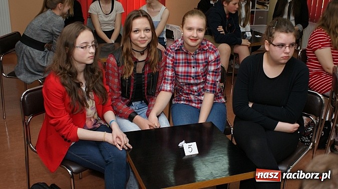 Zdjęcie w galerii na portalu naszraciborz.pl: Tw&oacute;rcze zmagania i wyzwania w książnicy wiadomości z regionu