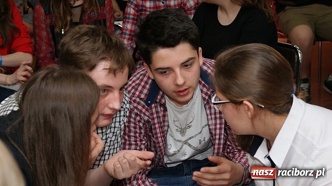 Zdjęcie w galerii na portalu naszraciborz.pl: Tw&oacute;rcze zmagania i wyzwania w książnicy wiadomości z regionu