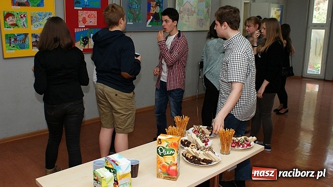 Zdjęcie w galerii na portalu naszraciborz.pl: Tw&oacute;rcze zmagania i wyzwania w książnicy wiadomości z regionu