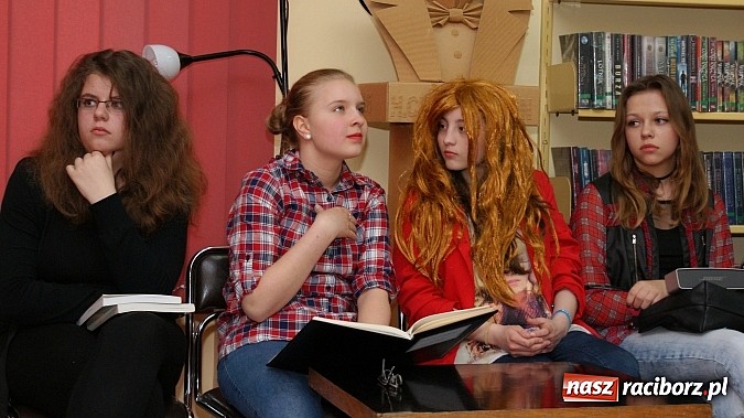 Zdjęcie w galerii na portalu naszraciborz.pl: Tw&oacute;rcze zmagania i wyzwania w książnicy wiadomości z regionu