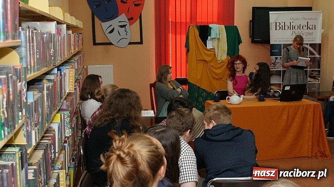 Zdjęcie w galerii na portalu naszraciborz.pl: Tw&oacute;rcze zmagania i wyzwania w książnicy wiadomości z regionu