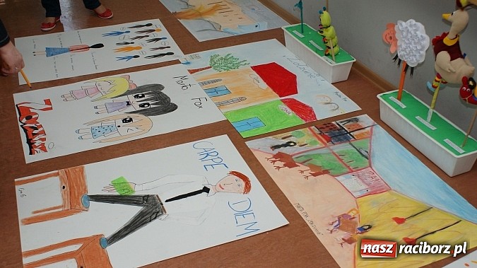 Zdjęcie w galerii na portalu naszraciborz.pl: Tw&oacute;rcze zmagania i wyzwania w książnicy wiadomości z regionu