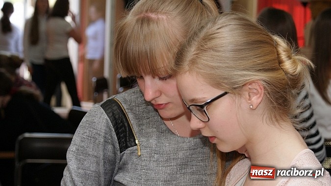 Zdjęcie w galerii na portalu naszraciborz.pl: Tw&oacute;rcze zmagania i wyzwania w książnicy wiadomości z regionu