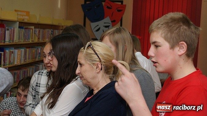 Zdjęcie w galerii na portalu naszraciborz.pl: Tw&oacute;rcze zmagania i wyzwania w książnicy wiadomości z regionu