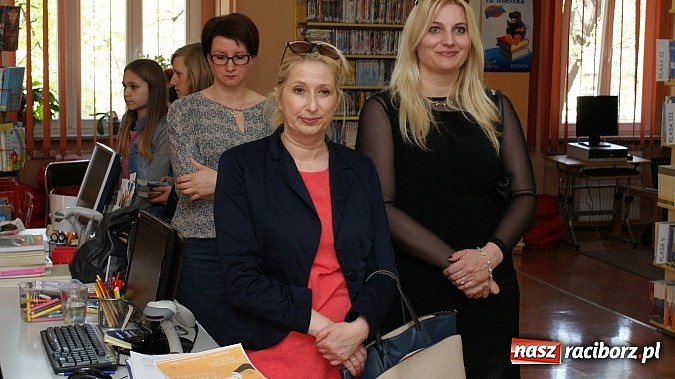Zdjęcie w galerii na portalu naszraciborz.pl: Tw&oacute;rcze zmagania i wyzwania w książnicy wiadomości z regionu