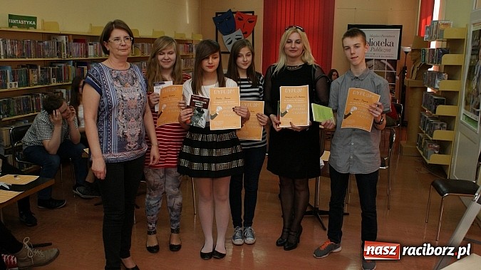 Zdjęcie w galerii na portalu naszraciborz.pl: Tw&oacute;rcze zmagania i wyzwania w książnicy wiadomości z regionu