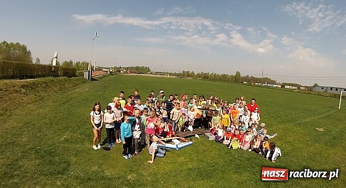 Zdjęcie w galerii na portalu naszraciborz.pl: Skrzydlaty Racibórz dał pokaz modelarski w Raszczycach  wiadomości z regionu