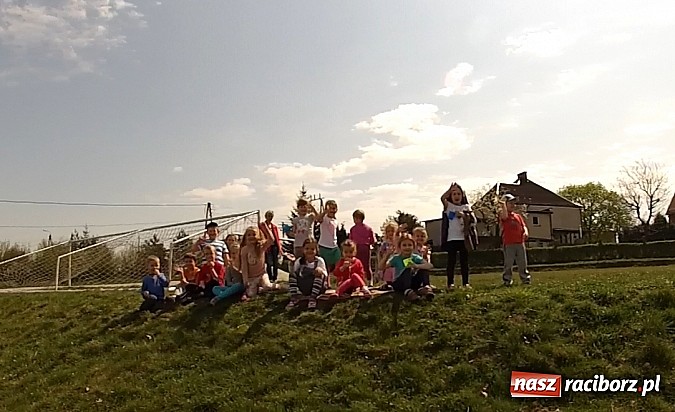 Zdjęcie w galerii na portalu naszraciborz.pl: Skrzydlaty Racibórz dał pokaz modelarski w Raszczycach  wiadomości z regionu