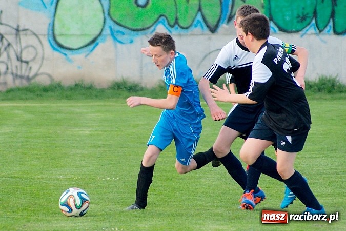 Zdjęcie w galerii na portalu naszraciborz.pl: Waleczna gra Pawłowa. Trzy punkty Borucina wiadomości z regionu