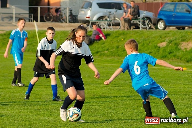 Zdjęcie w galerii na portalu naszraciborz.pl: Waleczna gra Pawłowa. Trzy punkty Borucina wiadomości z regionu