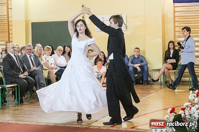 Zdjęcie w galerii na portalu naszraciborz.pl: II LO pożegnało swoich maturzystów. Teraz już tylko nauka przed egzaminem dojrzałości wiadomości z regionu