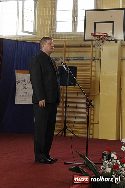 Zdjęcie w galerii na portalu naszraciborz.pl: II LO pożegnało swoich maturzystów. Teraz już tylko nauka przed egzaminem dojrzałości wiadomości z regionu