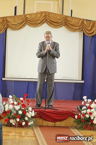 Zdjęcie w galerii na portalu naszraciborz.pl: II LO pożegnało swoich maturzystów. Teraz już tylko nauka przed egzaminem dojrzałości wiadomości z regionu