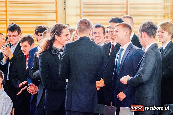 Zdjęcie w galerii na portalu naszraciborz.pl: II LO pożegnało swoich maturzystów. Teraz już tylko nauka przed egzaminem dojrzałości wiadomości z regionu