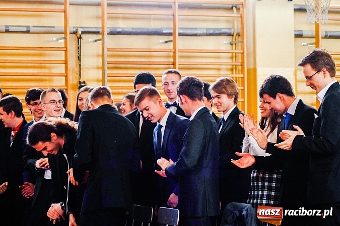 Zdjęcie w galerii na portalu naszraciborz.pl: II LO pożegnało swoich maturzystów. Teraz już tylko nauka przed egzaminem dojrzałości wiadomości z regionu
