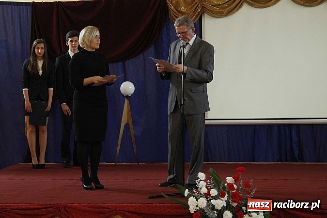 Zdjęcie w galerii na portalu naszraciborz.pl: II LO pożegnało swoich maturzystów. Teraz już tylko nauka przed egzaminem dojrzałości wiadomości z regionu