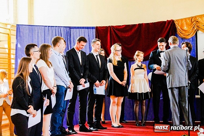 Zdjęcie w galerii na portalu naszraciborz.pl: II LO pożegnało swoich maturzystów. Teraz już tylko nauka przed egzaminem dojrzałości wiadomości z regionu