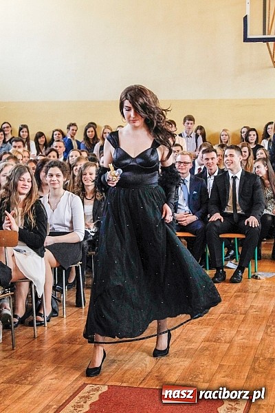 Zdjęcie w galerii na portalu naszraciborz.pl: II LO pożegnało swoich maturzystów. Teraz już tylko nauka przed egzaminem dojrzałości wiadomości z regionu