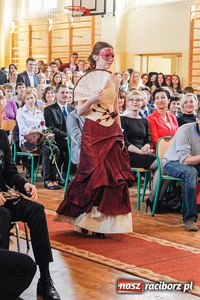 Zdjęcie w galerii na portalu naszraciborz.pl: II LO pożegnało swoich maturzystów. Teraz już tylko nauka przed egzaminem dojrzałości wiadomości z regionu