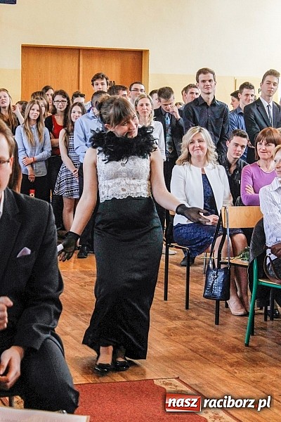 Zdjęcie w galerii na portalu naszraciborz.pl: II LO pożegnało swoich maturzystów. Teraz już tylko nauka przed egzaminem dojrzałości wiadomości z regionu